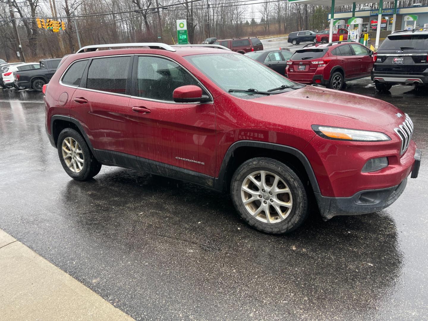 2014 Red /Black Jeep Cherokee Latitude 4WD (1C4PJMCB7EW) with an 2.4L I4 DOHC 16V engine, 9-Speed Automatic transmission, located at 11115 Chardon Rd. , Chardon, OH, 44024, (440) 214-9705, 41.580246, -81.241943 - Photo#3